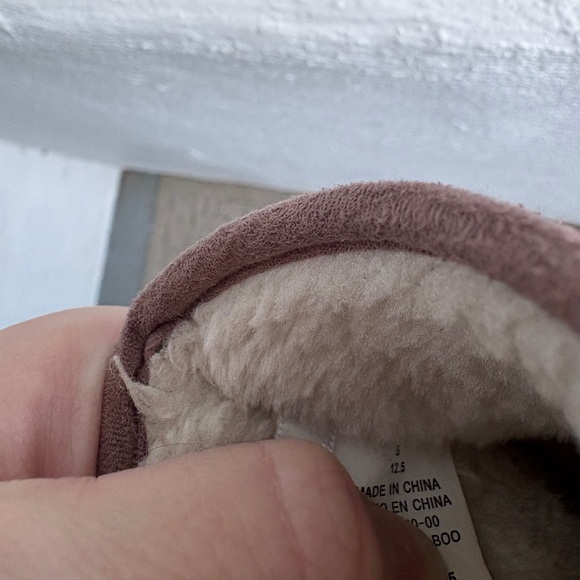 Size 5 toddler mauve ugg styled boots - Picture 3 of 7